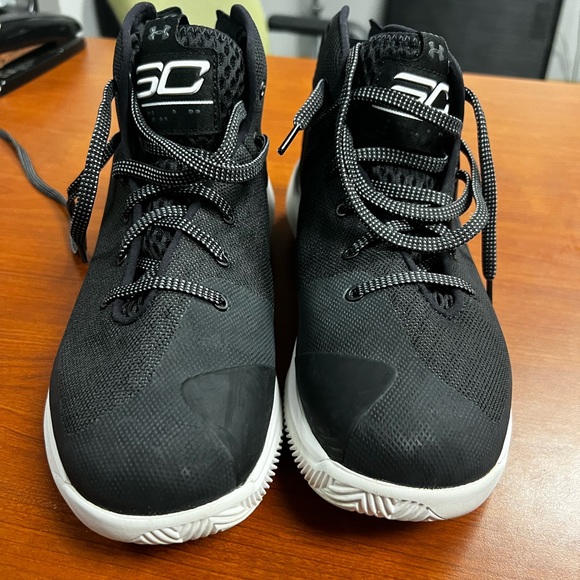 Under Armour Basketball Shoes - Picture 2 of 5